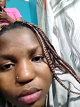 Snapshot of SweetHoney21_ chatting on November 17, 10:37 pm SweetHoney21 online show from November 17, 10:37 pm