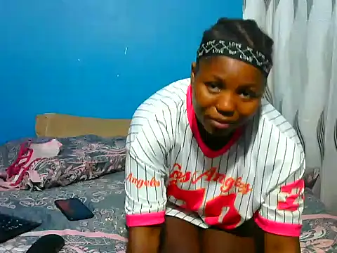 Snapshot of SweetHoney21_ chatting on November 23, 8:19 pm SweetHoney21 online show from November 23, 8:19 pm