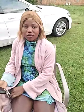 Snapshot of SweetHoney21_ chatting on November 28, 3:31 am SweetHoney21 online show from November 28, 3:31 am