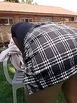 Snapshot of SweetHoney21_ chatting on November 29, 9:56 am SweetHoney21 online show from November 29, 9:56 am