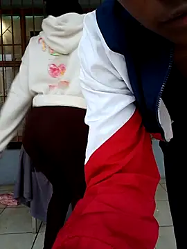 Snapshot of SweetHoney21_ chatting on December 14, 4:56 pm SweetHoney21 online show from December 14, 4:56 pm