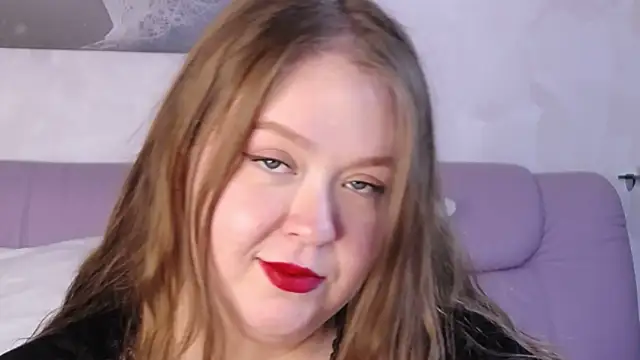 Snapshot of BettiBell chatting on October 12, 7:24 pm BettiBell online show from October 12, 7:24 pm