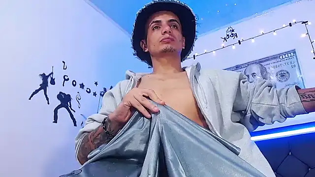 Snapshot of pitersonntt chatting on November 24, 2:00 am pitersonntt online show from November 24, 2:00 am