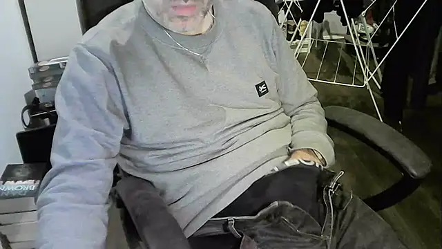 Chrisprngr online show from January 12, 9:42 pm