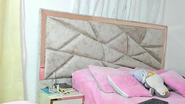 Snapshot of kendal_hot01 chatting on September 29, 9:19 pm kendal hot01 online show from September 29, 9:19 pm