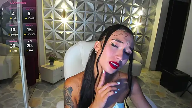 Snapshot of hellen_tease chatting on May 23, 12:31 pm hellen tease online show from May 23, 12:31 pm