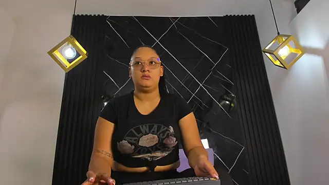 Snapshot of AriaBelle chatting on June 6, 11:15 am AriaBelle online show from June 6, 11:15 am