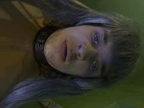 Snapshot of emilydee666 chatting on March 29, 3:28 am emilydee666 online show from March 29, 3:28 am