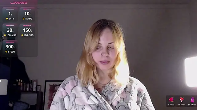 Snapshot of Alismoona chatting on December 2, 12:16 am Alismoona online show from December 2, 12:16 am