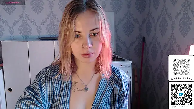 Snapshot of Alismoona chatting on December 4, 8:34 am Alismoona online show from December 4, 8:34 am