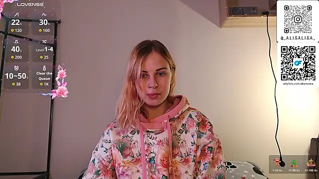 Snapshot of Alismoona chatting on December 5, 10:57 am Alismoona online show from December 5, 10:57 am