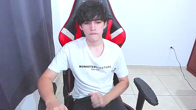 Snapshot of eren_188 chatting on October 24, 6:15 pm eren 188 online show from October 24, 6:15 pm