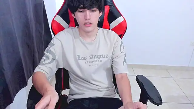 Snapshot of eren_188 chatting on October 31, 7:15 pm eren 188 online show from October 31, 7:15 pm