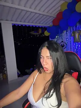 samanthahut1 online show from June 11, 12:32 am