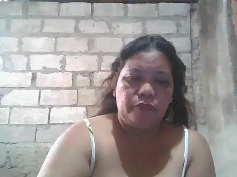 Snapshot of xxbernxxx chatting on August 1, 3:28 am xxbernxxx online show from August 1, 3:28 am