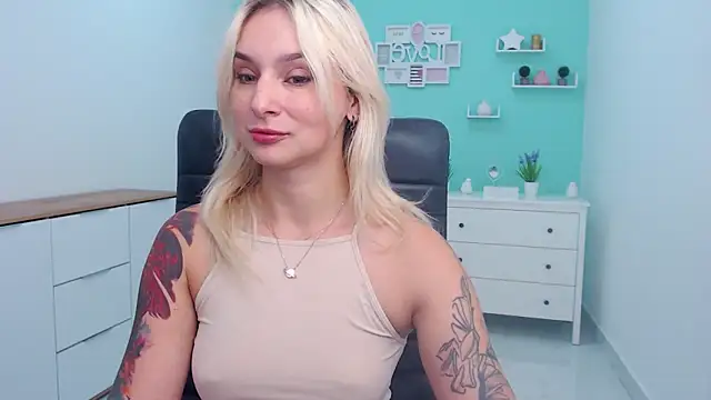 LilFleurish online show from October 23, 4:23 am