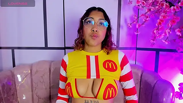 Snapshot of Olivejoness chatting on October 22, 4:57 am Olivejoness online show from October 22, 4:57 am