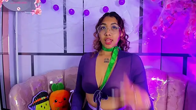 Snapshot of Olivejoness chatting on October 23, 5:18 am Olivejoness online show from October 23, 5:18 am