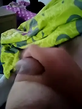 Snapshot of Micki2 chatting on September 28, 5:35 am Micki2 online show from September 28, 5:35 am