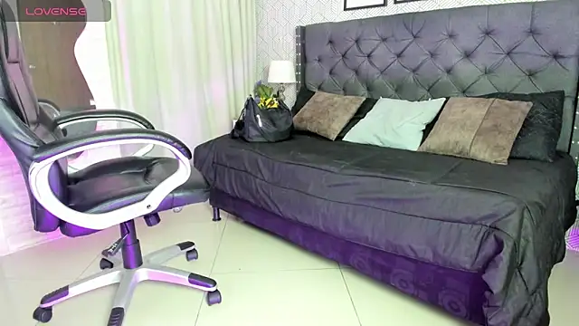 Snapshot of sweet__vanessa1 chatting on October 24, 3:25 am sweet vanessa1 online show from October 24, 3:25 am