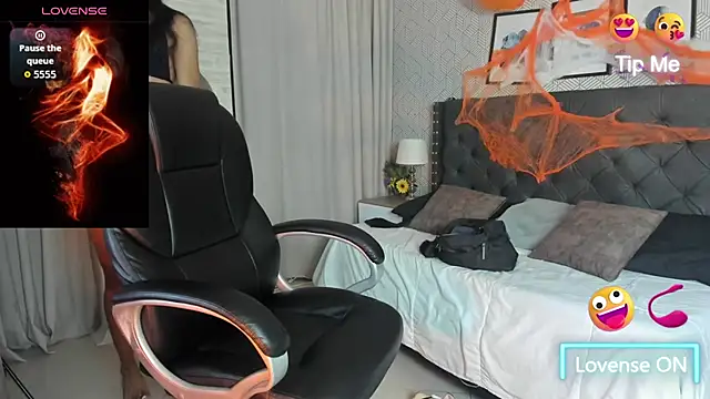 Snapshot of sweet__vanessa1 chatting on October 27, 5:00 am sweet vanessa1 online show from October 27, 5:00 am