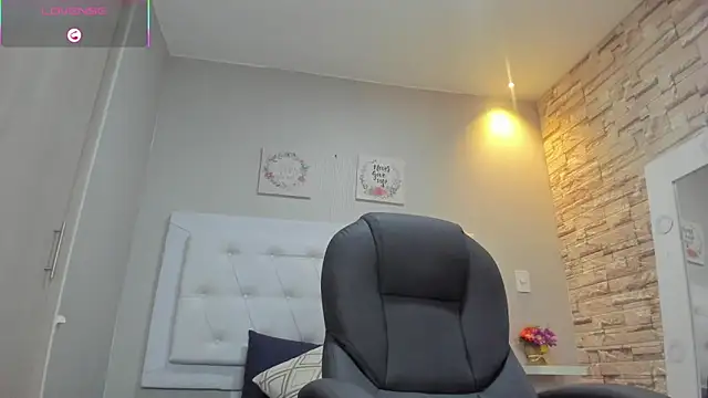 Snapshot of sweet__vanessa1 chatting on December 18, 9:54 pm sweet vanessa1 online show from December 18, 9:54 pm