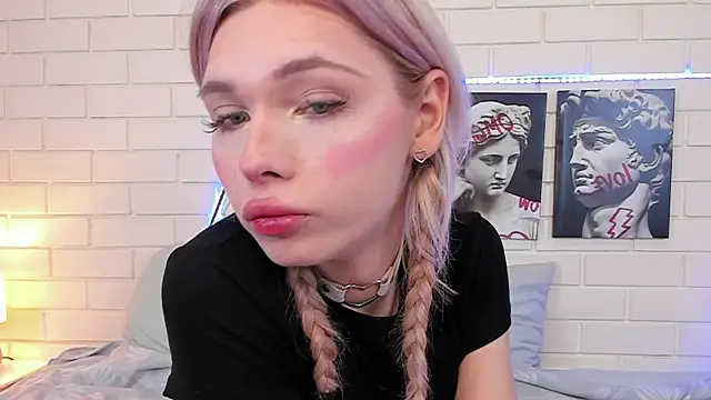 Blondy Fina online show from September 15, 4:45 am