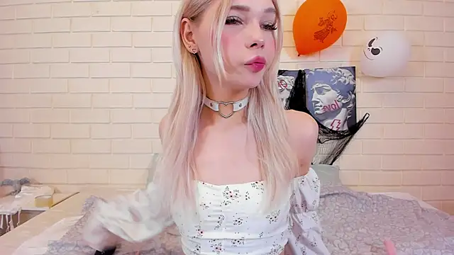 Blondy Fina online show from November 6, 4:46 am