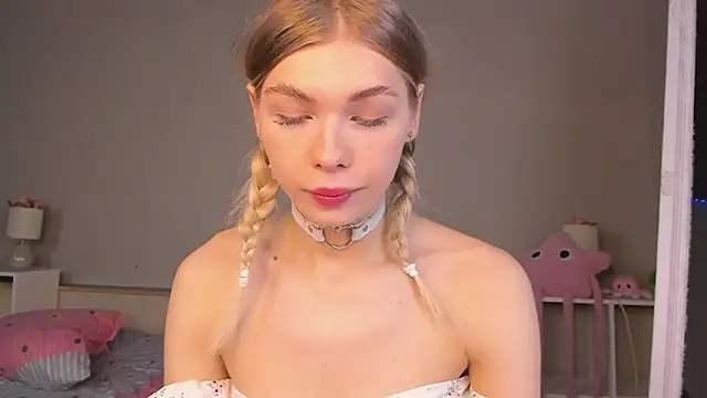 Snapshot of Blondy_Fina chatting on June 9, 5:19 am Blondy Fina online show from June 9, 5:19 am