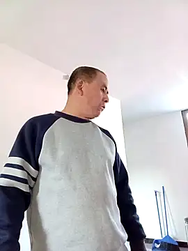 Snapshot of CWQ123 chatting on November 19, 8:03 am CWQ123 online show from November 19, 8:03 am