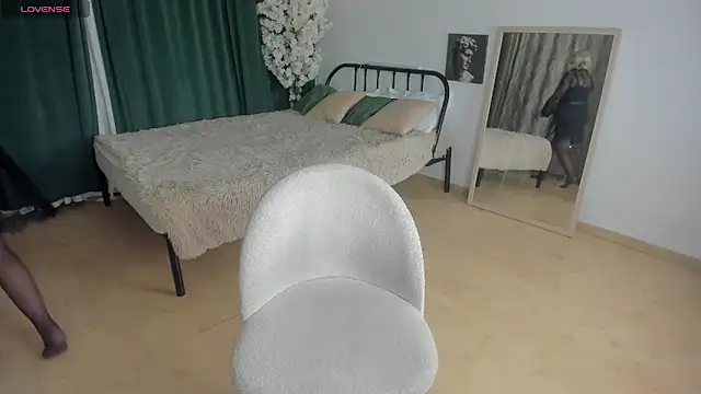 LiliaMoons online show from November 19, 11:32 am