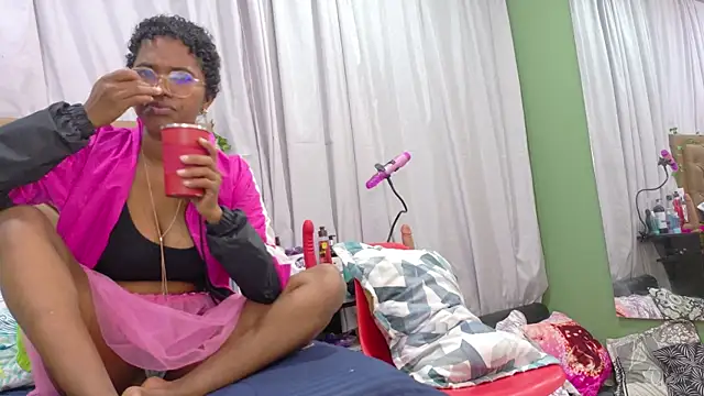 Snapshot of didoelizabeth chatting on October 14, 12:50 pm didoelizabeth online show from October 14, 12:50 pm