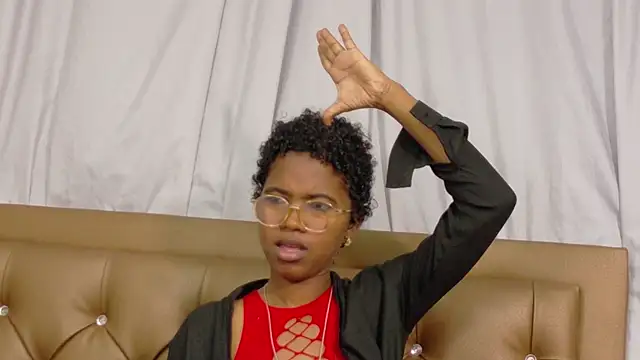 Snapshot of didoelizabeth chatting on October 18, 1:01 pm didoelizabeth online show from October 18, 1:01 pm