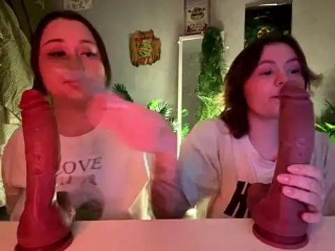 MoonIvy  online show from January 10, 6:09 pm