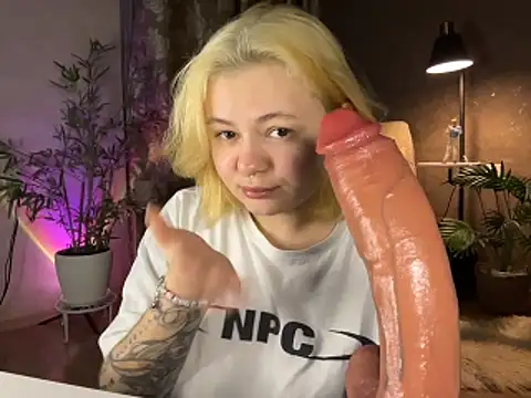 MoonIvy  online show from March 6, 6:15 pm