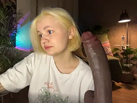 MoonIvy  online show from May 1, 7:18 pm