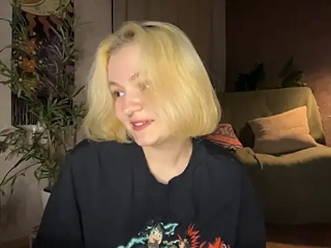 MoonIvy  online show from June 12, 7:13 pm