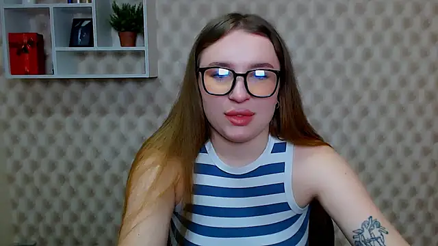 JuliaTopp  online show from March 1, 6:48 am