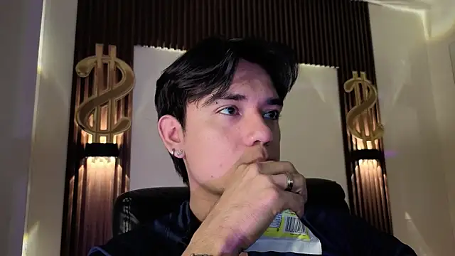 Snapshot of davoxer chatting on May 17, 3:37 am davoxer online show from May 17, 3:37 am