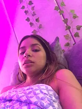 Snapshot of mia_rousse25 chatting on May 29, 8:34 am mia rousse25 online show from May 29, 8:34 am