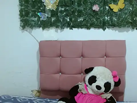 Snapshot of lia_victoria chatting on November 10, 1:15 am lia victoria online show from November 10, 1:15 am