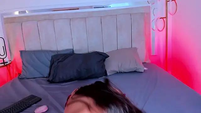 ZoeBarnett online show from November 6, 6:09 pm