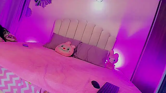 Eboney Hott online show from November 10, 4:00 am