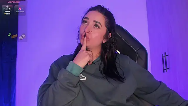 scarlett Collinss online show from May 3, 2:06 am