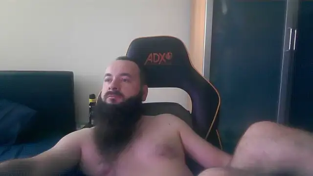 LondonMan1988 online show from October 26, 8:09 am