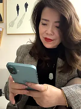 anna yngs online show from October 6, 1:58 am