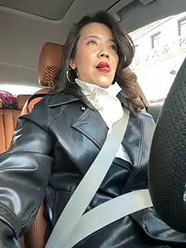 anna yngs online show from November 1, 7:54 am