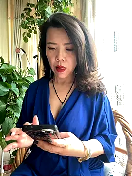 anna yngs online show from November 6, 2:23 am