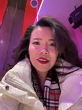 anna yngs online show from March 13, 6:42 am