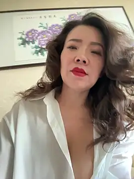 Snapshot of anna_yngs chatting on June 3, 1:52 am anna yngs online show from June 3, 1:52 am